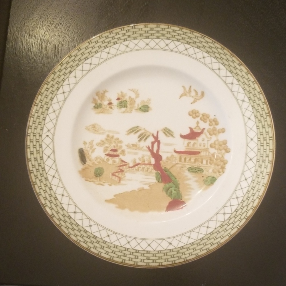 Vintage hand painted blue willow plate 9"
